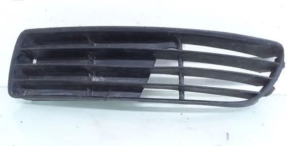 Audi A4 S4 B5 8D Front bumper lower grill 8D0807345