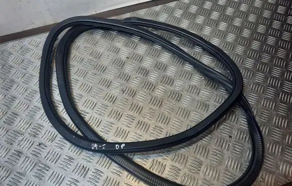 Audi A8 S8 D4 4H Front door rubber seal 4H0831721F