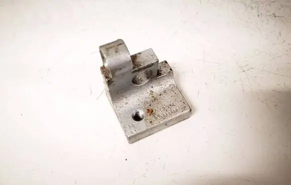 Volkswagen Touareg I Rear door lower hinge 7l0833402