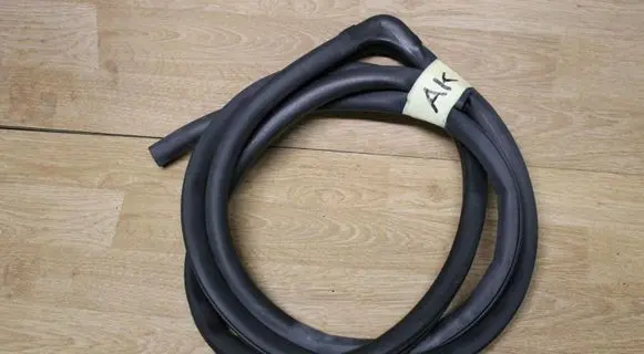 Toyota Avensis T250 Rubber seal rear door 