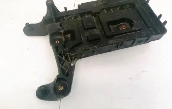 Volkswagen PASSAT B6 Battery box tray 1K0915333C