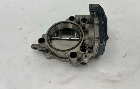 BMW 1 F20 F21 Throttle valve 8623324