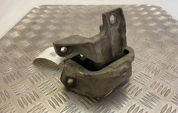 Mitsubishi Outlander Engine mount bracket