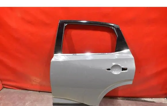 Nissan Qashqai Rear door