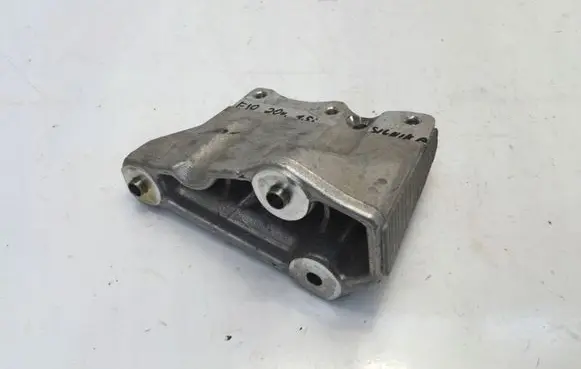 BMW 1 F40 Engine mounting bracket 8511299
