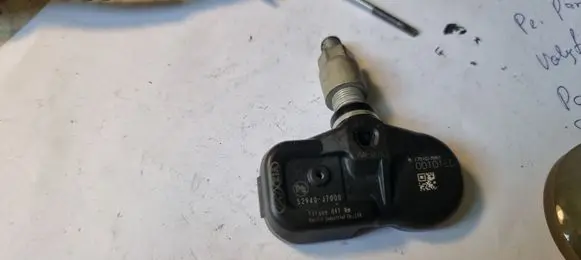 KIA Ceed Tire pressure sensor 52940J7000