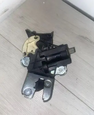 Audi A4 S4 B7 8E 8H Tailgate/trunk/boot lock/catch/latch 4F5827505