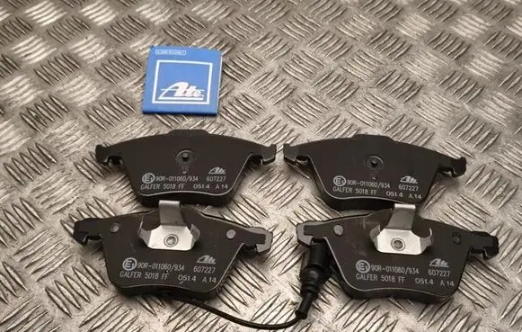 Volkswagen Golf VI Brake pads (rear) 13046072272