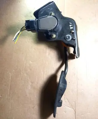 Toyota Avensis T250 Accelerator throttle pedal