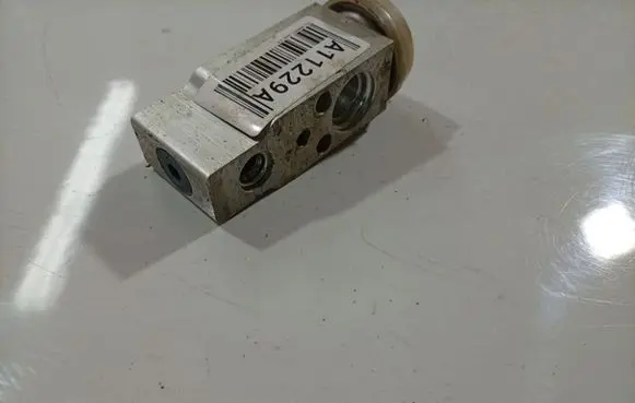 KIA Sorento Air conditioning (A/C) expansion valve 