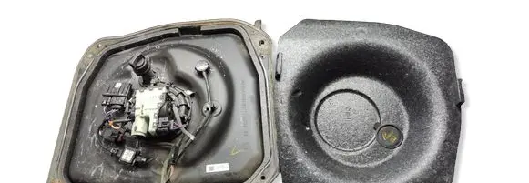 Volkswagen PASSAT B7 AdBlue liquid reservoir F01C190013 121521008709 120110328115903