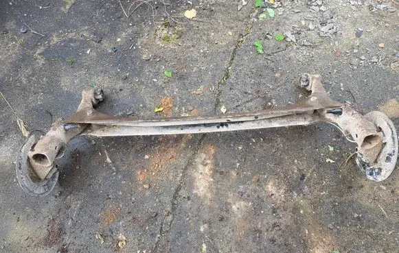Toyota Corolla Verso E121 Rear axle beam 
