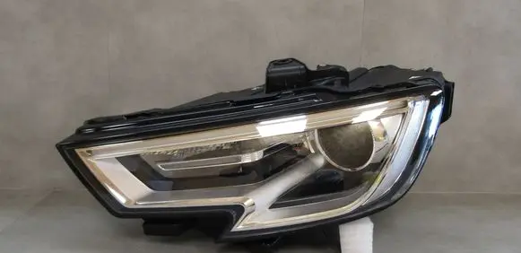 Audi A3 S3 8V Headlight/headlamp 8V0941005E 90104556