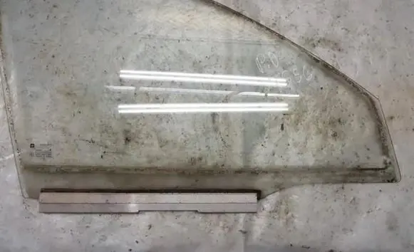 Opel Combo B Front door window glass four-door