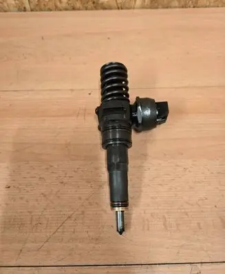 Volkswagen Caddy Fuel injector 038130073BR