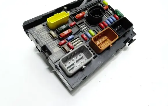 Citroen C4 Grand Picasso Fuse module 9667044980