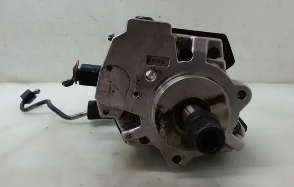 BMW 5 E60 E61 Fuel injection high pressure pump 0445010073 30173836