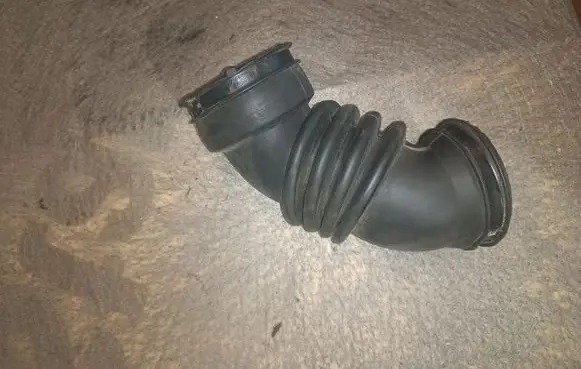 Opel Astra H Air intake duct part