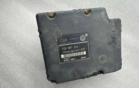 Volkswagen Golf V ABS Pump 1C0907379 6X0614517 10094703073