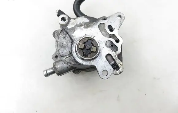 Volkswagen PASSAT B6 Vacuum pump 03G145209C