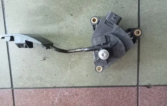 Nissan Qashqai Accelerator throttle pedal 2851B20723