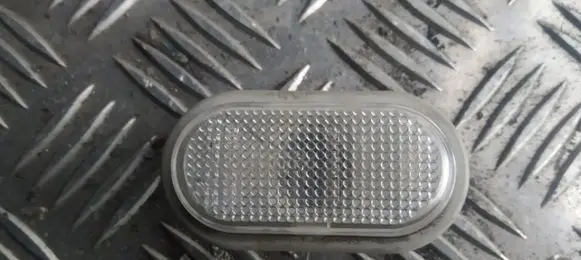 Front fender indicator light