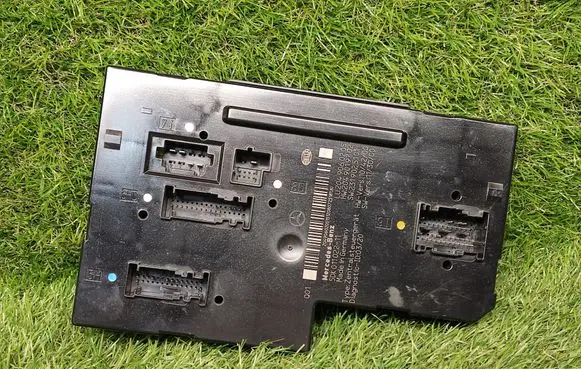 Mercedes-Benz C W204 Comfort/convenience module 2049060205 2049019702 5DK01102211