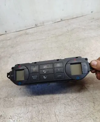 Ford Focus C-MAX Climate control unit 3M5T18C612AL WR0B46749