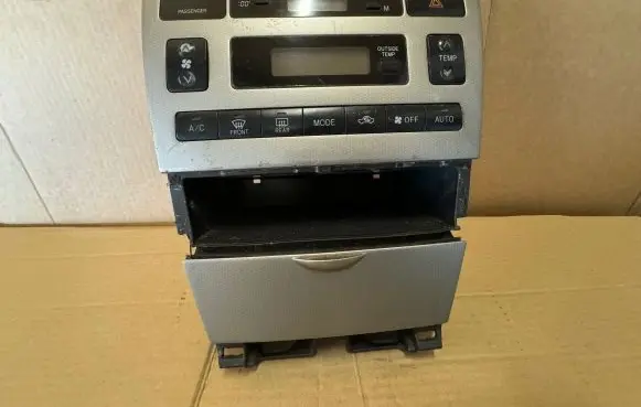 Toyota Corolla Verso AR10 Climate control unit 5593012390
