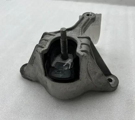 Engine mount bracket