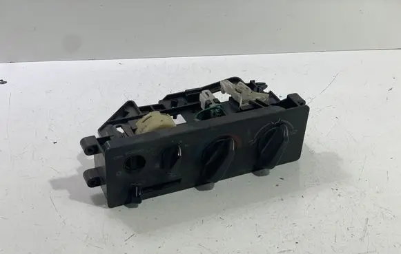 Mitsubishi Space Wagon Climate control unit