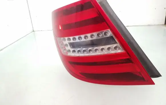Mercedes-Benz C W204 Rear/tail lights A2048204664