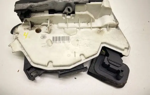 Volkswagen Polo V 6R Front door lock 5K1837016B A046465