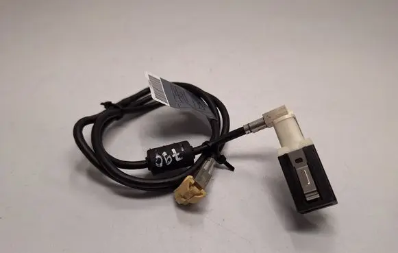 BMW X5 E70 USB socket connector 9237656 84109237656 61319167196
