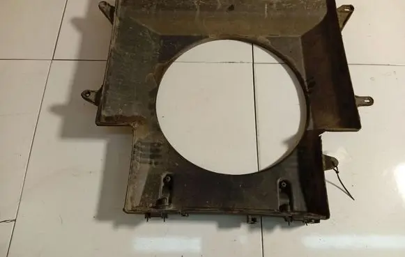 Iveco Daily 30.8 - 9 Radiator cooling fan shroud 812600500