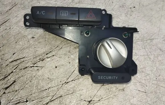 Toyota Yaris Verso Hazard light switch 758294