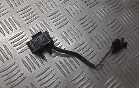 Mercedes-Benz C W203 Fuel pressure sensor 