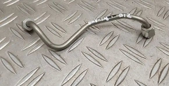Toyota RAV 4 (XA40) Fuel injector supply line/pipe 