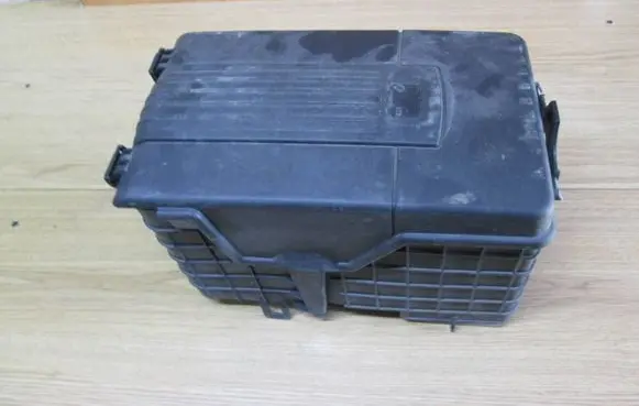 Audi A3 S3 8P Battery box tray cover/lid 1K0915443A