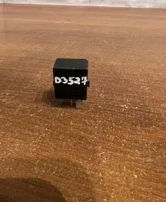 Mercedes-Benz A W168 Other relay 0025421119 D3527