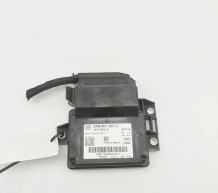 Volkswagen PASSAT CC Rear brake EMF control unit/module 3AA907801J