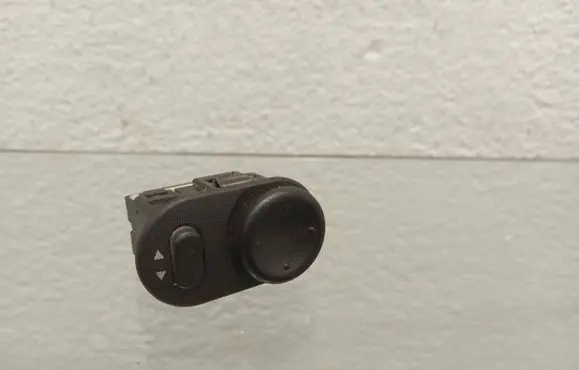 Wing mirror switch