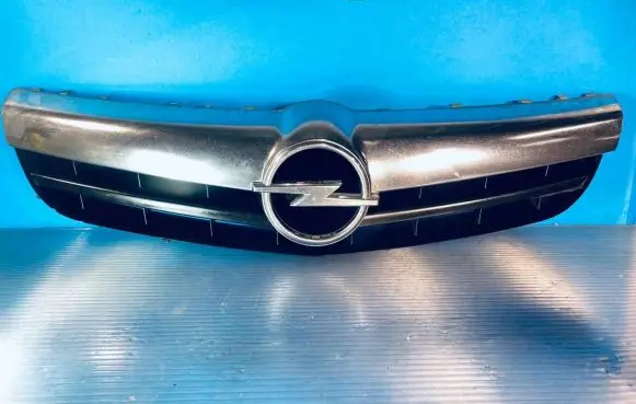 Opel Signum Front bumper upper radiator grill
