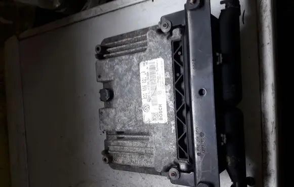 Volkswagen PASSAT B6 Engine control unit/module 0281013260