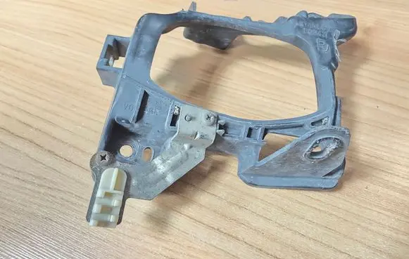 Mazda 3 I Fog light bracket BS3E51684