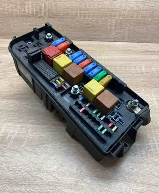 Opel Signum Fuse module 13144711 519068027