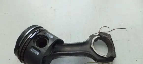 Mercedes-Benz Vito Viano W638 Piston with connecting rod