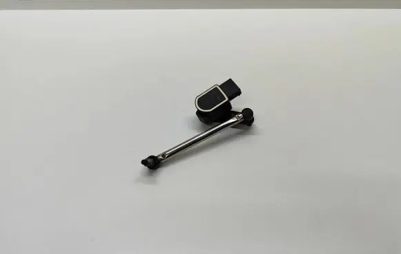 Headlight/headlamp level sensor