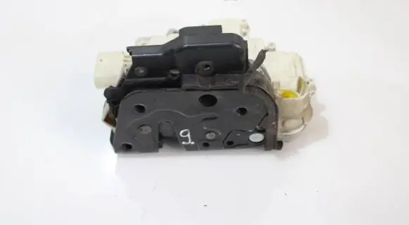 Audi A4 S4 B7 8E 8H Front door lock