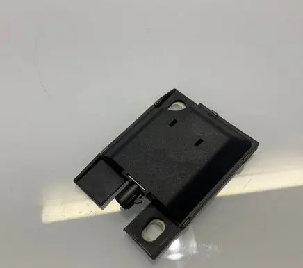 Mercedes-Benz ML AMG W164 Aerial antenna amplifier A2118203375 AG99D 05W39Q3